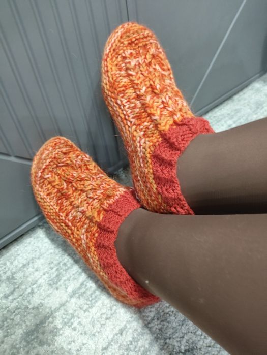 Вязанные носочки- следочки.
