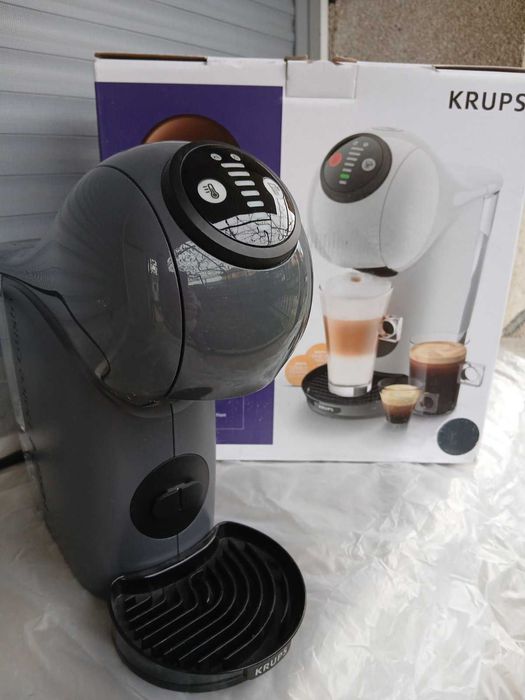 Кафемашина с капсули KRUPS GENIO S KP243B10 + подарък капсули