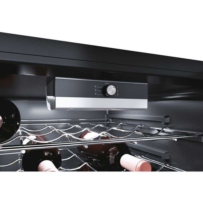 Нов охладител/витрина за вино CANDY CWC 150 EM/NF 41 бутилки