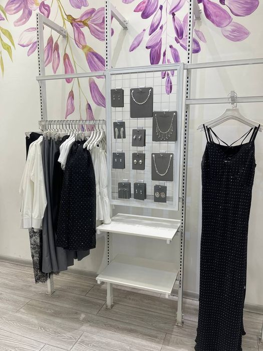 Торговое оборудование. Вешалки, настенное оборудование