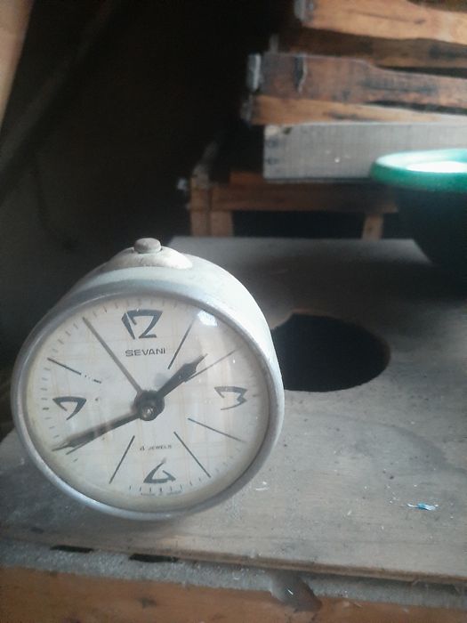 Продам часы будильник