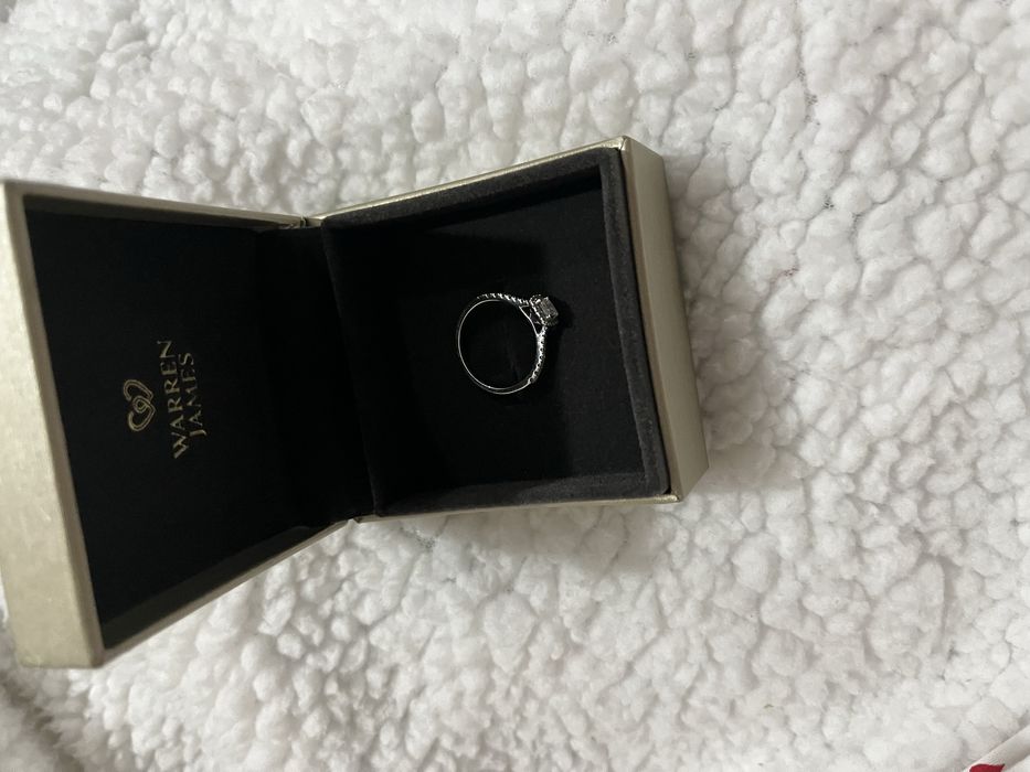 Inel de logodna cu diamante  aur alb  9k marime 55