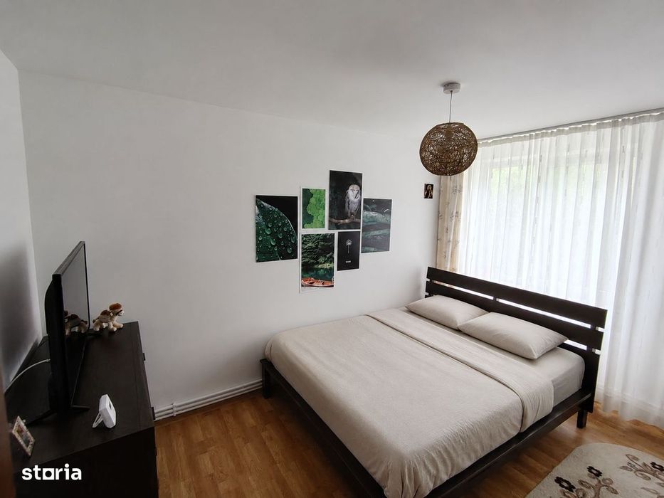 PROPRIETAR- vand ap 2 camere mobilat, cu boxa si loc parcare