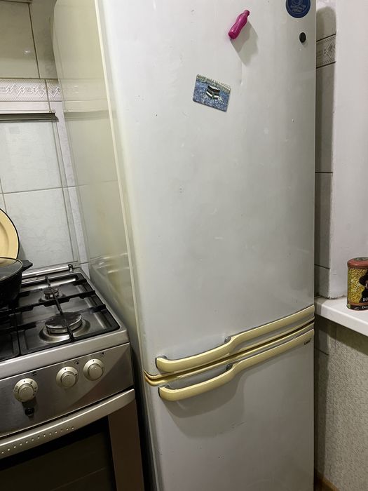 Продам холодильник Samsung