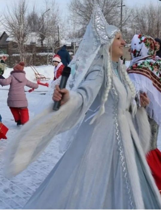 Продам костюм Снегурочки