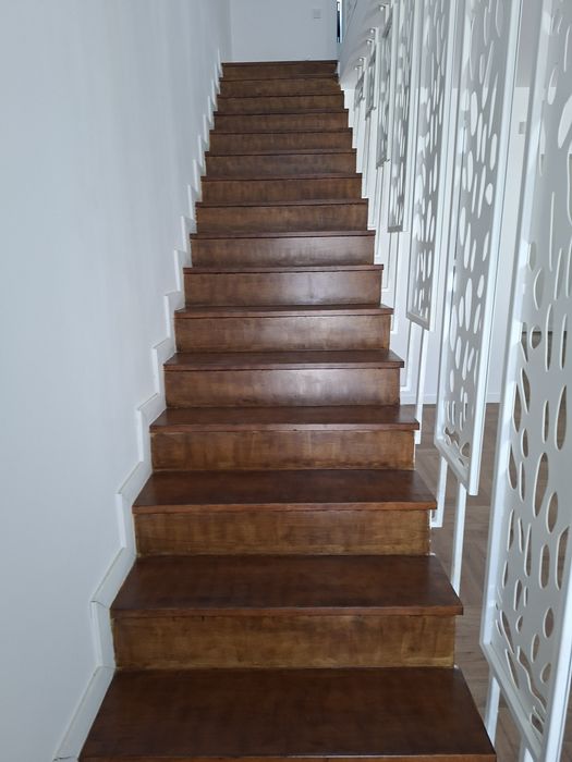 vand casa px1 4 camere din caramida