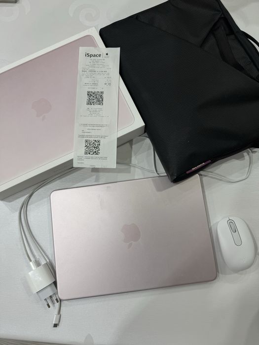 Продам MacBook Neo 13" (розовый)