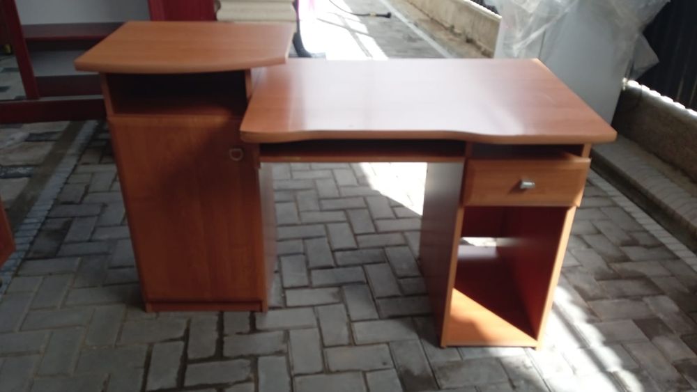 Продам компьютерный стол