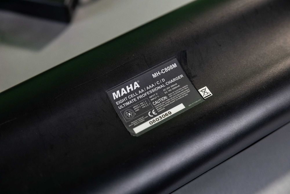 Încărcător accumulatori AA/AAA/C/D