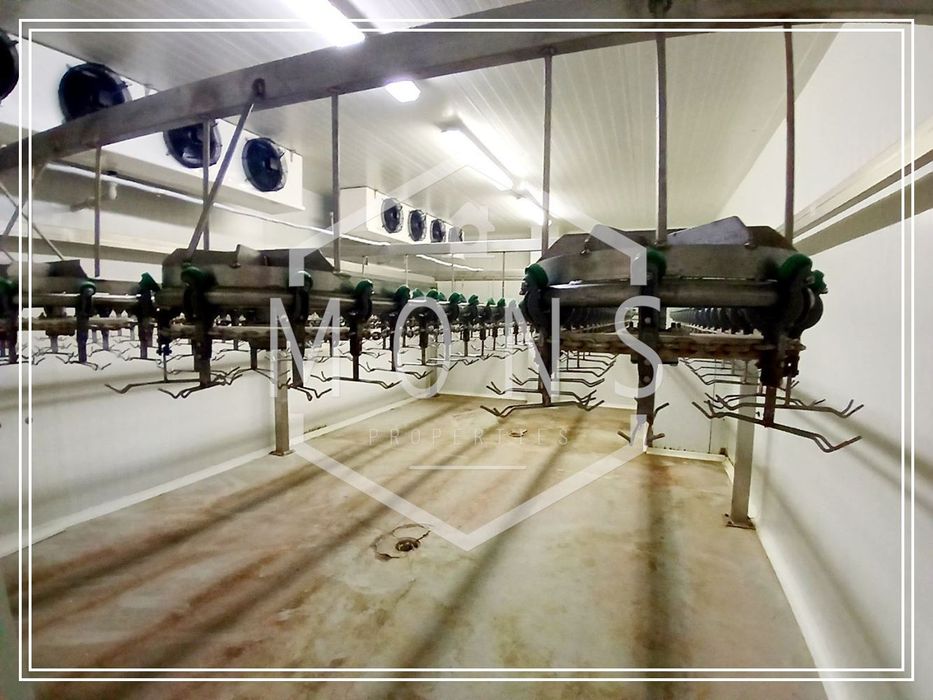 Пром. помещение в Габрово, област-с.Сенник площ 2144 цена 449000