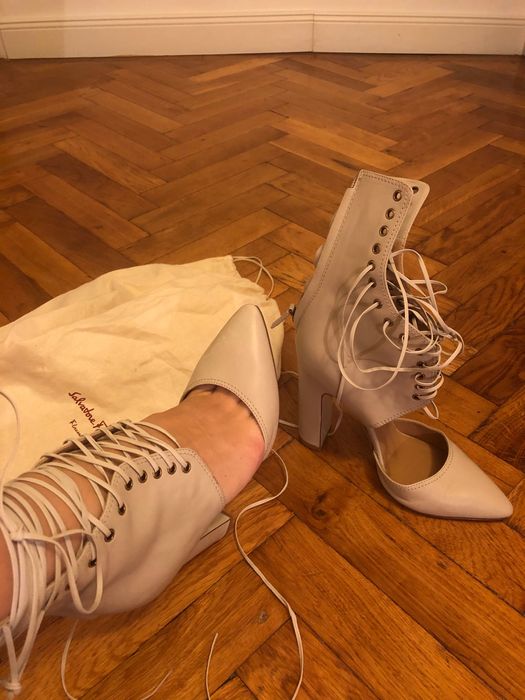 Pantofi Salvatore Ferragamo preț redus