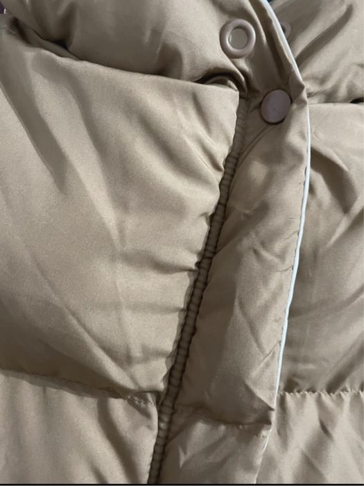 Geacă de puf cu două fețe.