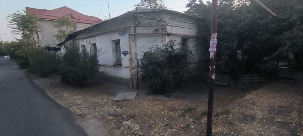 Продается угловой участок и дом 3 сотки Миробадский район