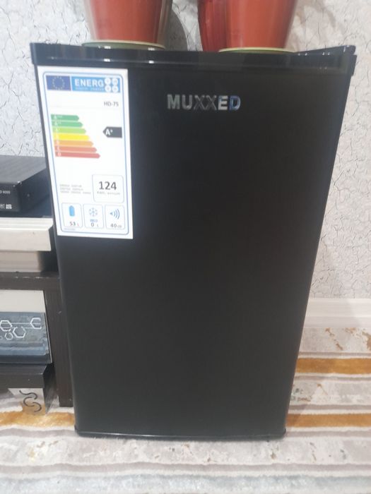 Холодильник маленький черный