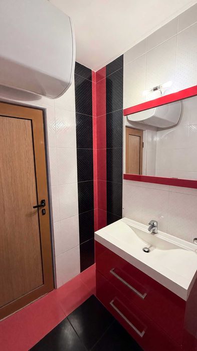 Дава се под наем Многостаен апартамент в Пловдив, Тракия - 155 кв.м за 990 € - Снимка #4
