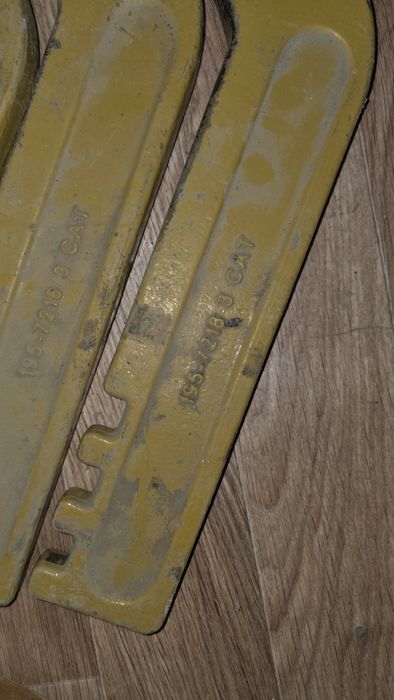 Рыхлитель грейдера Caterpillar