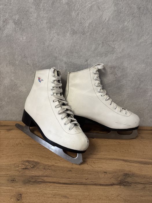 Коньки фигурные женские