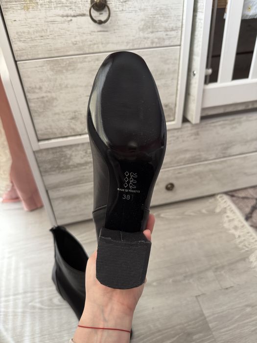 Боти на висок ток