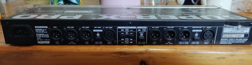 BEHRINGER Аудио кроссовер