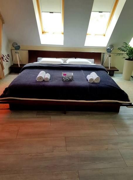 Дава се под наем Едностаен апартамент в Бургас, Център - 75 кв.м за 714 € - Снимка #2