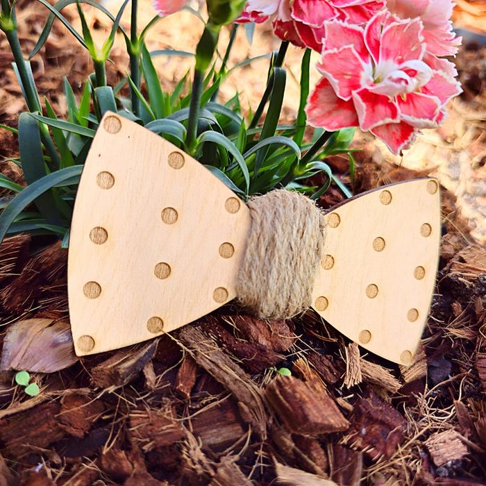 Папийонки от дърво с кожен детайл