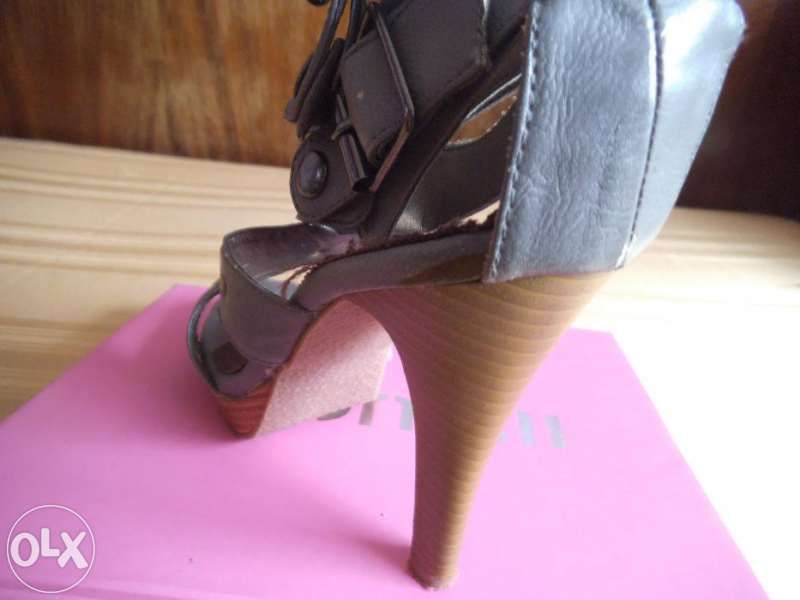 Дамски сандали номер 38-2 чифта