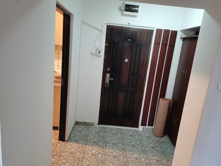 Inchiriez apartament pe termen lung două camere două balcoane