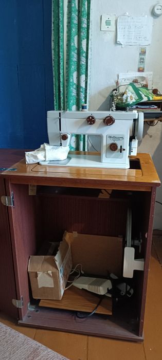 Швейная машинка Чайка