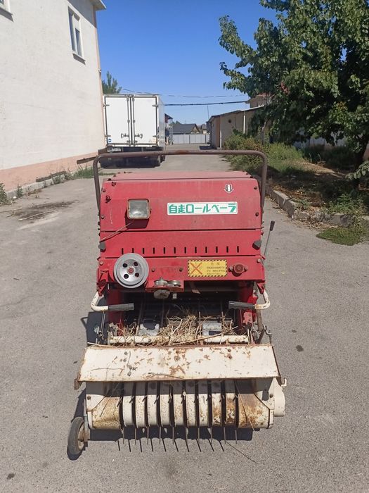 Пресс подборщик самоходный из Японии.