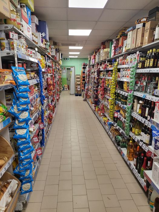 Vând spațiu comercial