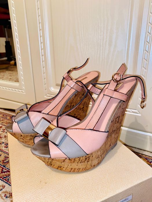 Продам босоножки от BASCONI