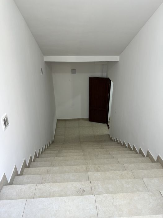 Сдается в аренду 50 кв полуподвал (магазин Каприз, Манхеттен)