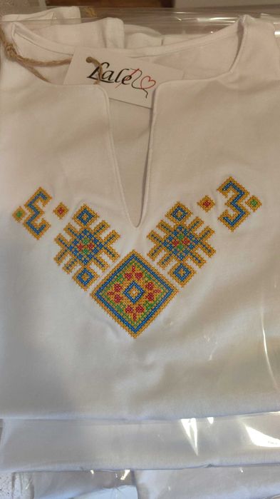 Бродирана тениска с шевица