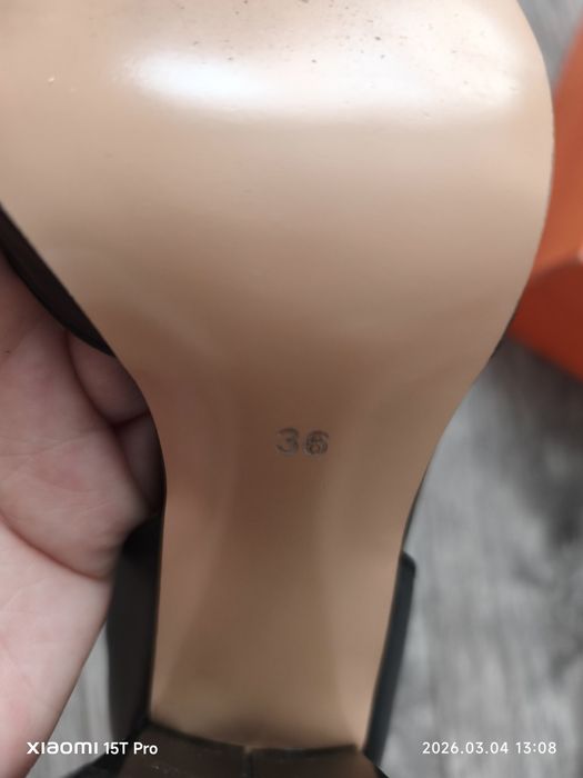 Продам босоножки  новые