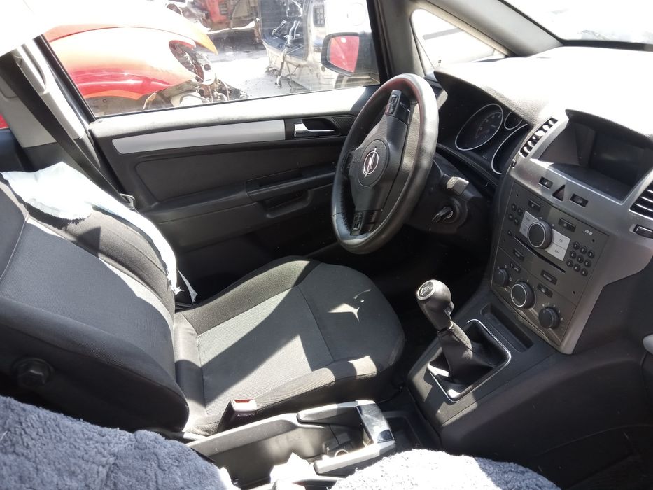 Опел зафира Б 1.6 фабричен метан на части