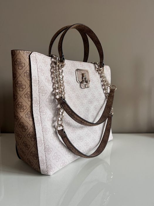 Дамска чанта Guess
