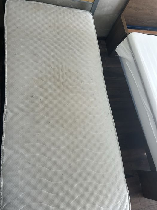 Метално легло с матрак