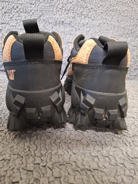 Обувки CAT 40 номер