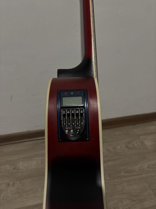 Гитара в хорошем состаянии электроакустически