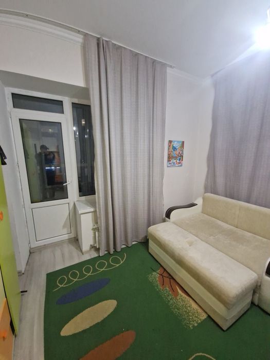 2 дивана (второй по меньше)