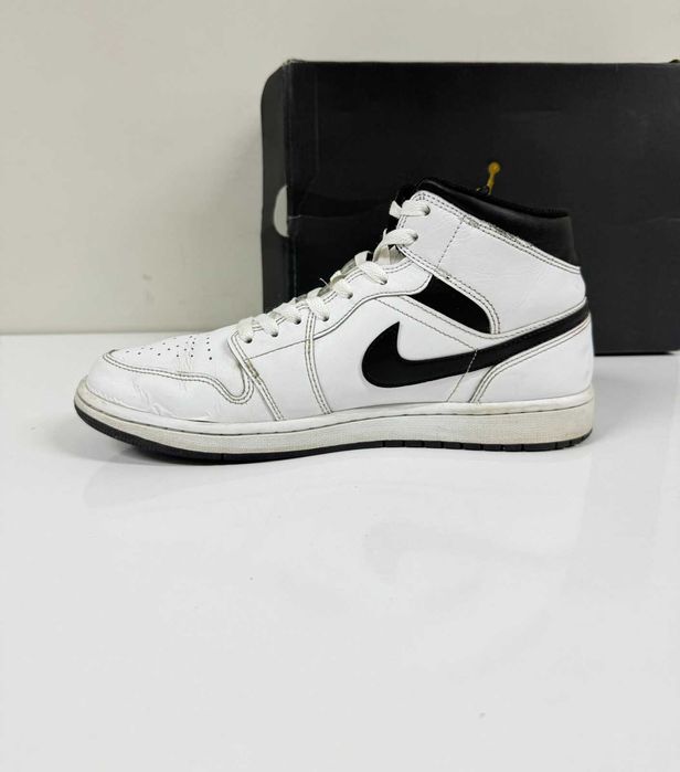 Jordan 1 Mid Reverse Panda