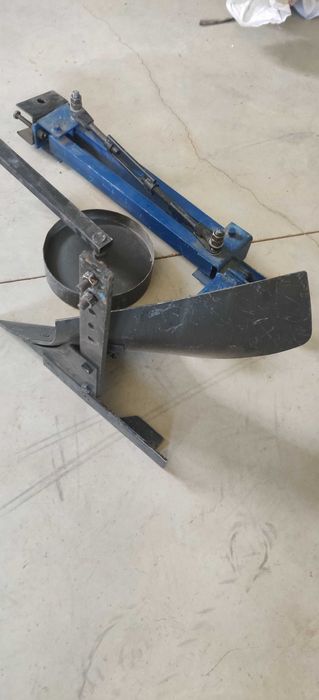 Plug pentru motocultor cu roata si reglaje