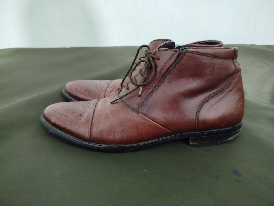 Продам кожаные казачки.