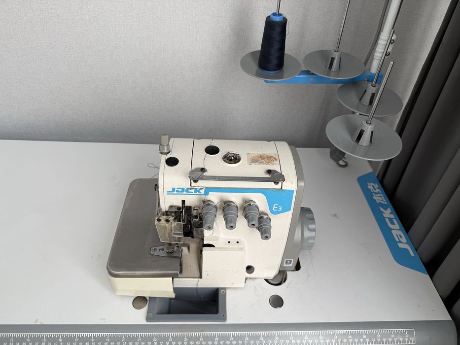 Продам оверлок E3.