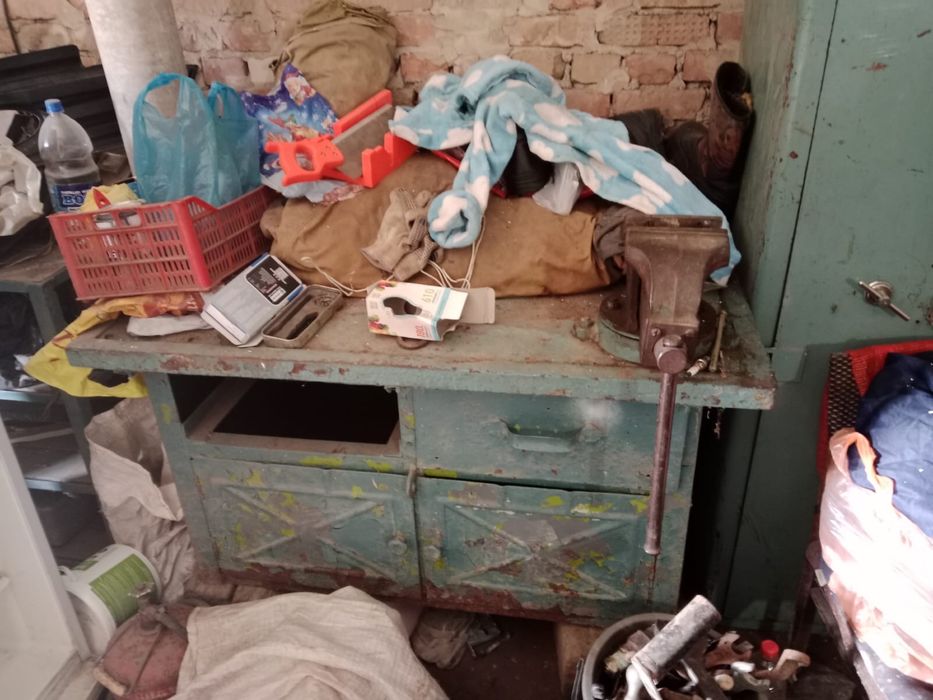 Продам Тиски и верстак