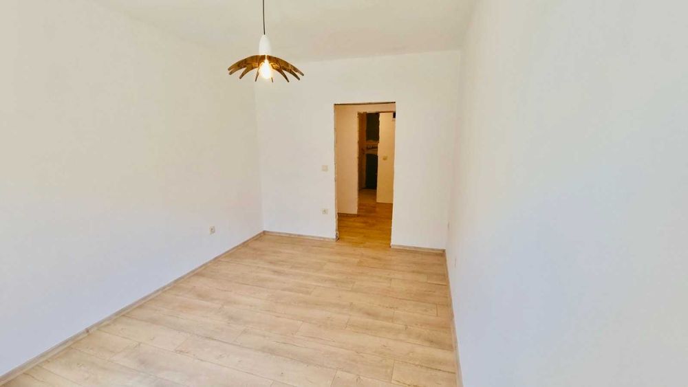 Продава се Тристаен апартамент в Варна, м-т Св. Никола - 92 кв.м за 1086 €/кв.м - Снимка #2