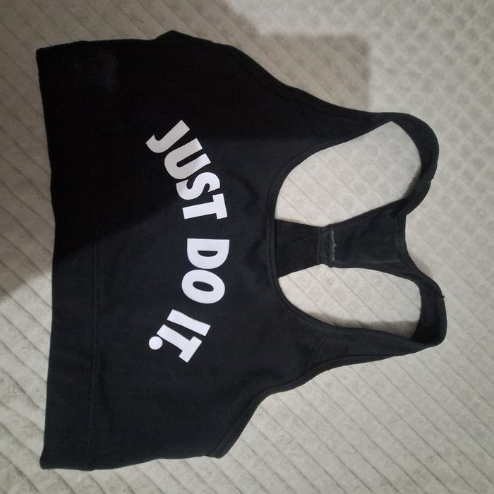 Bustiera de sport
