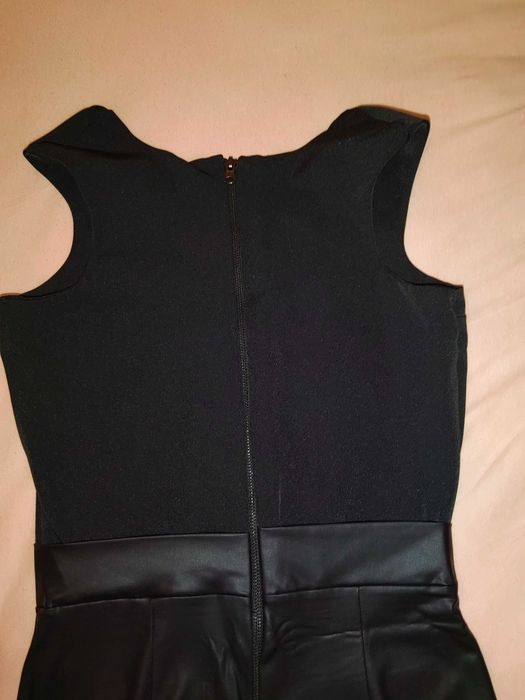 Официална рокля по тялото