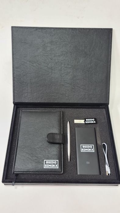 Предоставляет услуги корпоративных подарков, печатаем на уф на всем