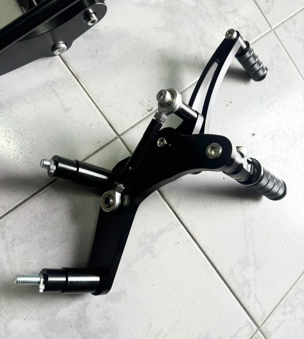 НОВИ конзоли със степенки и лостчета за Harley Davidson